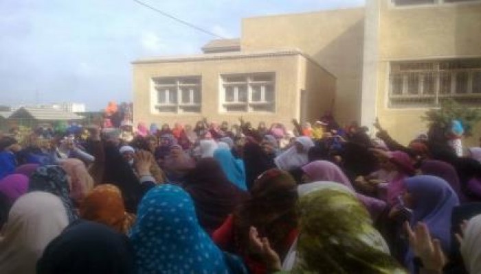 طالبات كلية الدراسات الإسلامية للبنات جامعة الازهر فرع كفر الشيخ يتظاهرن رفضاً للمسرحية