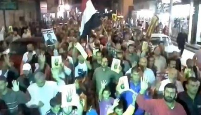 مسيرة ليلية بالعريش تحيى صمود الرئيس محمد مرسي (فيديو)