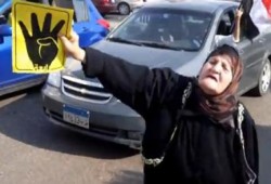 مقطع مؤثر لعجوز تؤيد الرئيس مرسي (فيديو)