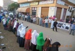 سلسلة بشرية بمدينة تلا بالمنوفية تنديداً بالانقلاب العسكري (صور)