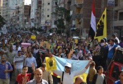 بالصور والفيديو.. كلاب الداخلية تعتدي على ثوار الاسكندرية وتعتقل العشرات والمسيرات تستمر