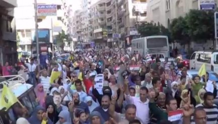 بالفيديو .. مسيرة حاشدة في شارع ابي قير بالاسكندرية