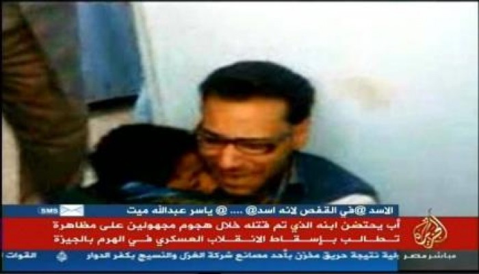 شاهدة عيان: 5 بلطجية خطفوا الطفل من أبيه بعد استشهاده (فيديو)