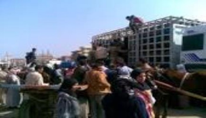 بالفيديو فضيحة:متصل يشكو من أزمة الأنابيب ع المحور:عملنا ايه السيسي بتاعكم ؟؟؟