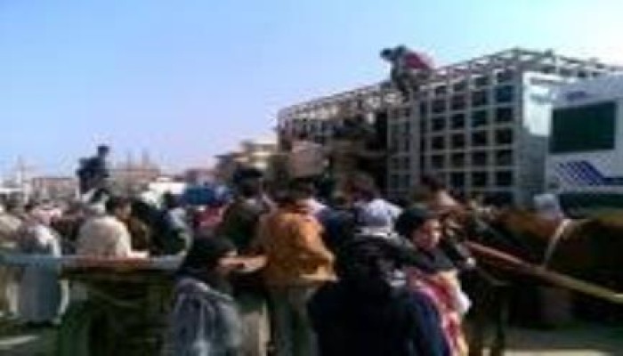 بالفيديو فضيحة:متصل يشكو من أزمة الأنابيب ع المحور:عملنا ايه السيسي بتاعكم ؟؟؟
