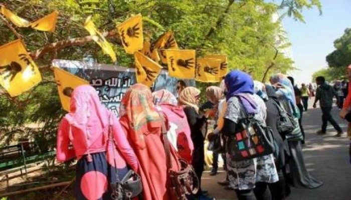 معرض ووقفة لكشف إرهاب الانقلاب في جامعة أسوان (صور)