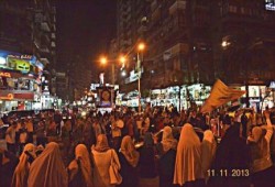 سلسله بشرية ضد الإنقلاب العسكري بالمهندسين (صور)