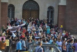 بالصور ..عمال شركتي "فاركو" و "فاركو بي" ينظمون وقفة حاشدة ضد وزير القوى العاملة الانقلابي