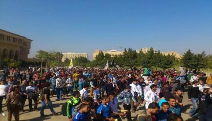الآلاف من طلاب الأزهر ينتفضون اعتراضا على حبس زملائهم