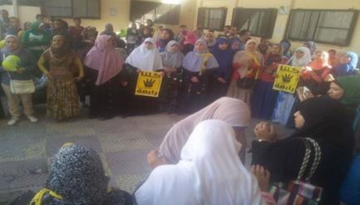 طلاب وطالبات خدمة إجتماعية يواصلون تظاهراتهم المناهضة للانقلاب العسكري