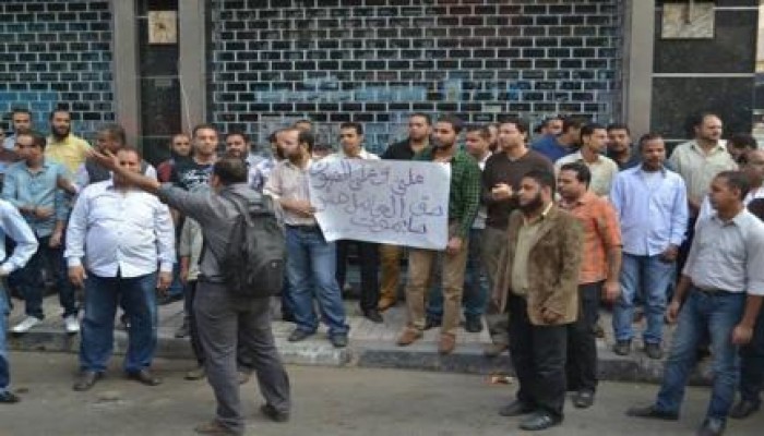 وقفة لعمال "فاركو" و"فاركوبي" لليوم الثاني أمام مكتب المحافظ بعد فشل المفاوضات