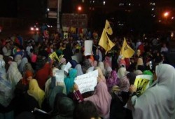 مسيرة ليلية حاشدة بالوراق ضد الانقلاب العسكري تحيي أسرة شهيد بـ"الزغاريد"