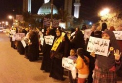 السويس: سلسلة بشرية وداتا شو وصلاة قيام.. فعاليات ليلية متنوعة لرفض الانقلاب (صور وفيديو)