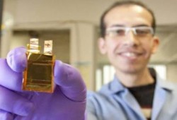 عالم مصري يمهد لصناعة بطاريات شحن خارقة