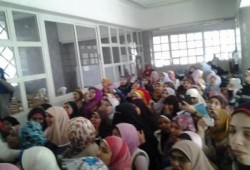 وقفة احتجاجية لطلاب صيدلة الإسكندرية تنديداً بمصرع "عامل السقالة"