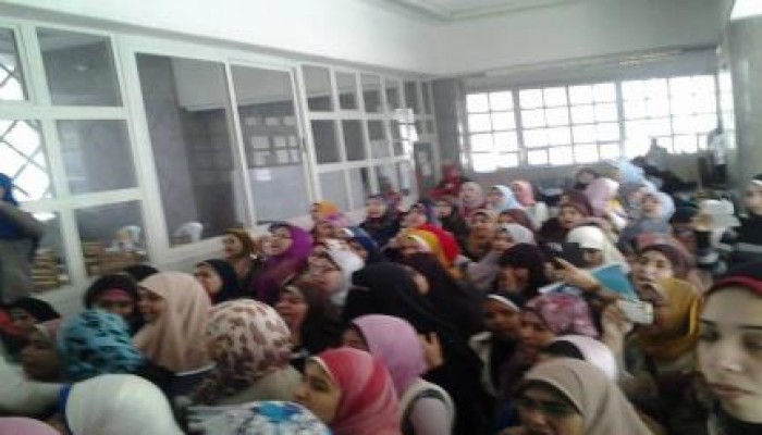 وقفة احتجاجية لطلاب صيدلة الإسكندرية تنديداً بمصرع "عامل السقالة"