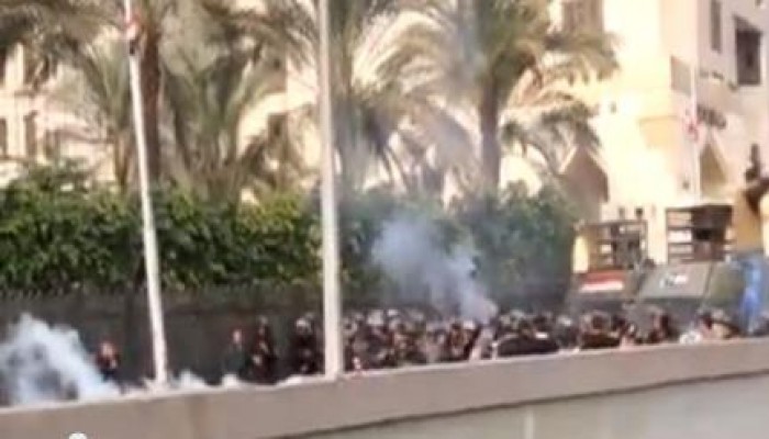 بالفيديو.. لحظة بدء إطلاق النار من قوات أمن الانقلاب على طلاب الأزهر بالدراسة