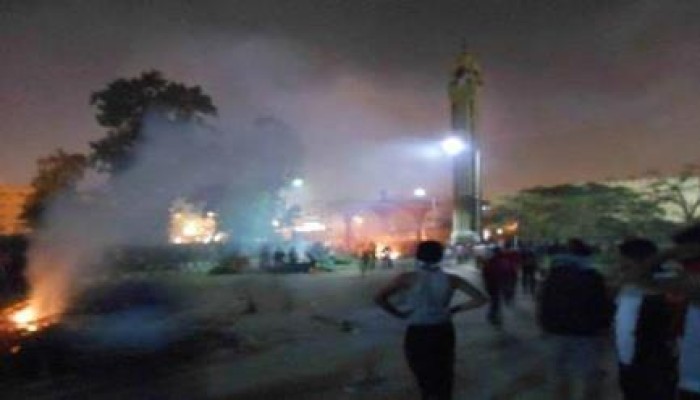 شهود عيان: تحرك أول سيارة ترحيلات بعد أن تم تعبأتها بالطلاب