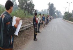 سلاسل بسرية بمركز ميت غمر   رفضا للإنقلاب