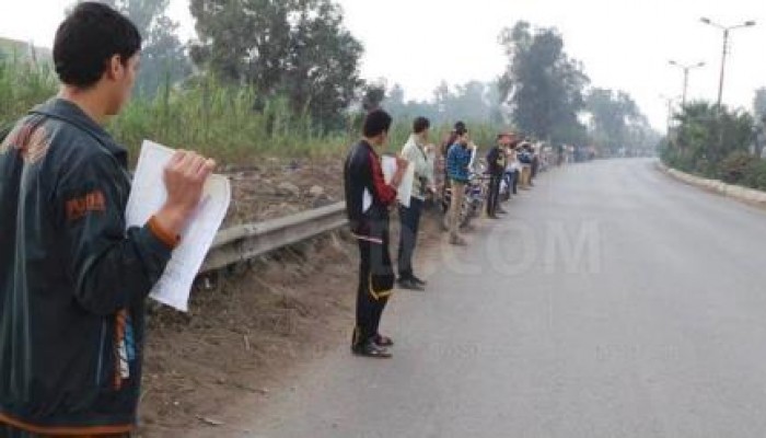 سلاسل بسرية بمركز ميت غمر   رفضا للإنقلاب