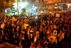 بالصور.. ثوار الاسكندرية يحيون ذكري مذبحة القرن