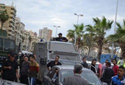 أمن الانقلاب بالإسكندرية يفرق وقفة للشباب اليساريين تنديدا بقانون التظاهر