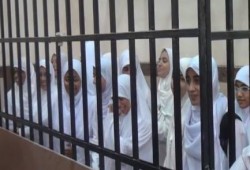 بالفيديو.. شاهد صمود حرائر اسكندرية في وجه قضاء الانقلاب العسكري