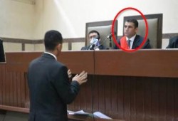 ثوار الإسكندرية ينظمون تظاهرة مفاجئة أمام منزل أحمد عبد النبي قاضي "حرائر الاسكندرية"