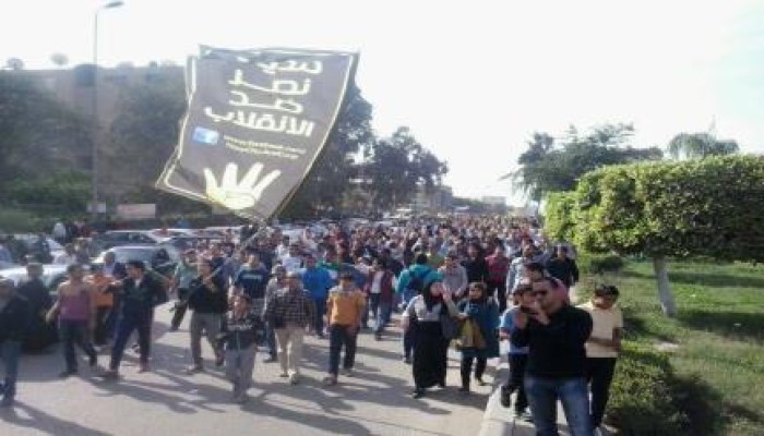 الآلاف يتظاهرون في حلوان فى مليونية جمعة القصاص قادم فى ذكرى 100 يوم على مذبحة أبوزعبل