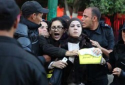 اشتباكات بين "شباب ثوري" في محكمة عابدين اثناء جلسة المعتقلين في احداث الشوري