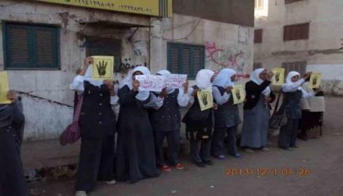 وقفة لحركة "7 الصبح" بكوم إمبو للتضامن مع حرائر الإسكندرية