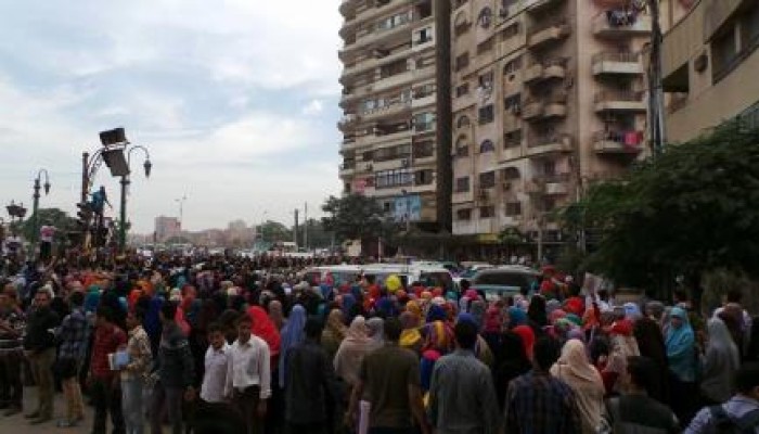 الالاف من طلاب جامعة المنيا يتظاهرون رافضين للانقلاب الدموى و حبس الحرائر