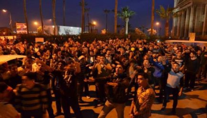 بالصور.. شباب ضد الانقلاب يفكون حصار القائد ابراهيم بالاسكندرية