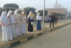 عرض فريزنج وسلسلة بشرية داخل مجمع سيبرباى بجامعة طنطا لرفض الانقلاب