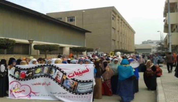 انتفاضة لطالبات جامعة الزقازيق في مليونية الرجولة مواقف واعتداء البلطجيه عليها