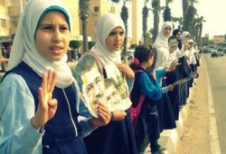 سلاسل بشرية ببرج العرب تطالب بالإفراج عن حرائر الإسكندرية