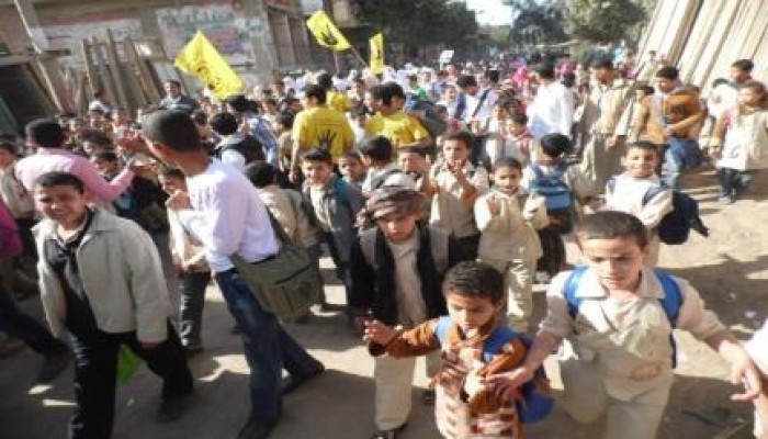 بالصور .. مسيرة طلابية حاشدة بقرية البرمبل بمركز اطفيح تنديداً بالانقلاب العسكري