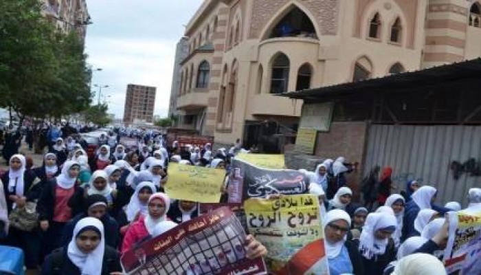 مئات الطلاب في مسيرة حاشدة بشوارع السيوف بالإسكندرية