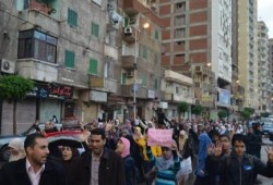 رغم هطول الأمطار .. الالاف من ثوار الإسكندرية ينطلقون في 3 فعاليات صباحية رفضا للانقلاب