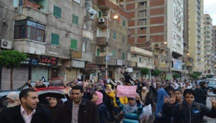 رغم هطول الأمطار .. الالاف من ثوار الإسكندرية ينطلقون في 3 فعاليات صباحية رفضا للانقلاب