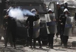 "مليونية أم الشهيد": شرطة الانقلاب  تطلق الرصاص الحي على المتظاهرين  ببورسعيد