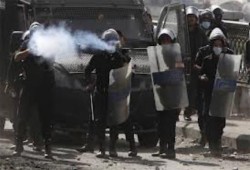 "مليونية أم الشهيد": شرطة الانقلاب  تطلق الرصاص الحي على المتظاهرين  ببورسعيد