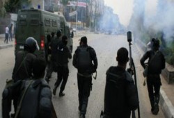 "مليونية أم الشهيد": أمن الانقلاب يحاول تفريق المتظاهرين في المحلة بالنيران