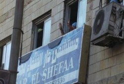 "مليونية أم الشهيد": مرضى مستشفى دار الشفاء بحلوان يرحبون بثوار حلوان (صور)