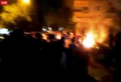 "بث مباشر": اعتداء أمن الانقلاب وميليشاته من البلطجية علي مسيرة حلوان