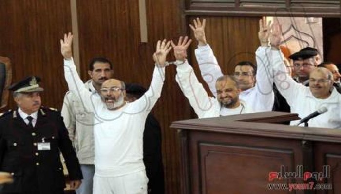 هتافات البلتاجي وحجازي بسقوط حكم العسكر تحول المحكمة لميدان ثوري