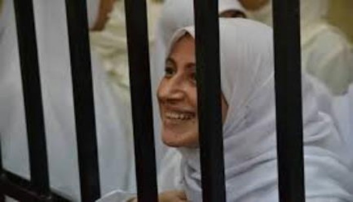 محامي حرائر الإسكندرية المحاكمة باطلة والفتيات يهزون جنبات القاعة بالهتاف