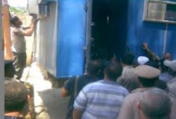 الخونة وقوة الترحيلات تعتدي علي المعتقلين من مؤيدي الشرعية بمحكمة جنايات طنطا