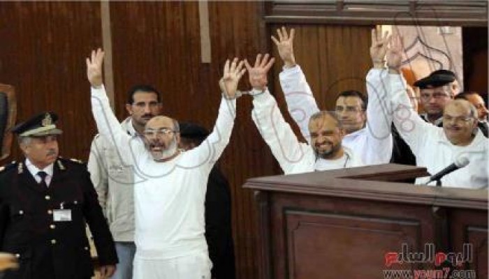 جنايات القاهرة تتنحي عن نظر قضية أسدي الميدان
