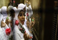 بالفيديو القاضى يرفض دخول حرائر الإسكندرية  بالقفص